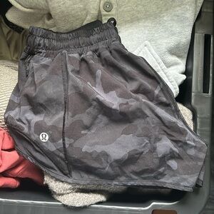 Lululemon hotty hot short 2.5 inch